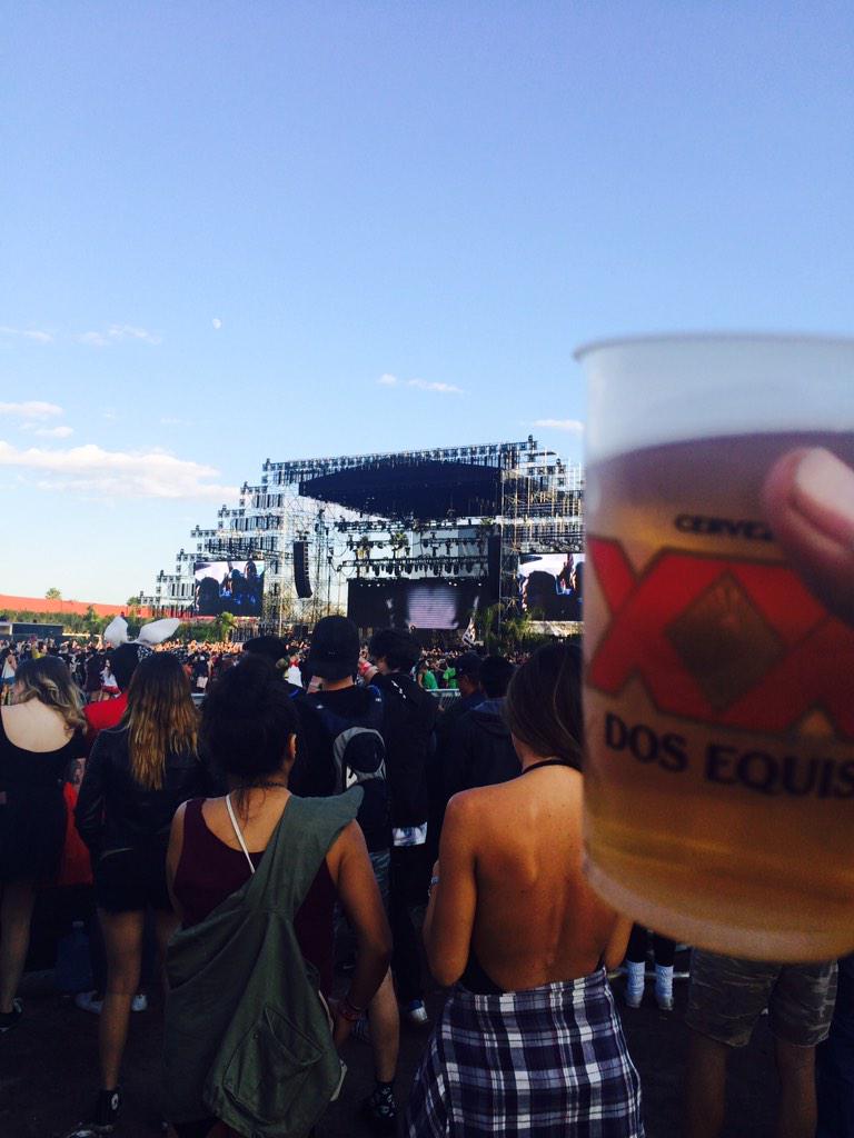 ryannotafraid's tweet photo. @HARDFEST tbt on a Tuesdayyy, cheers to @iamTchami throwin it down! π»π #DOTD14 http://t.co/hSFQwkKPSM