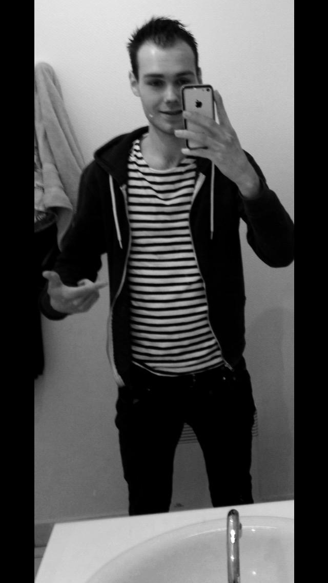 samson_antoine's tweet photo. Noir de cauchemars, blanc de rêves. http://t.co/fgbpNSGFg5
