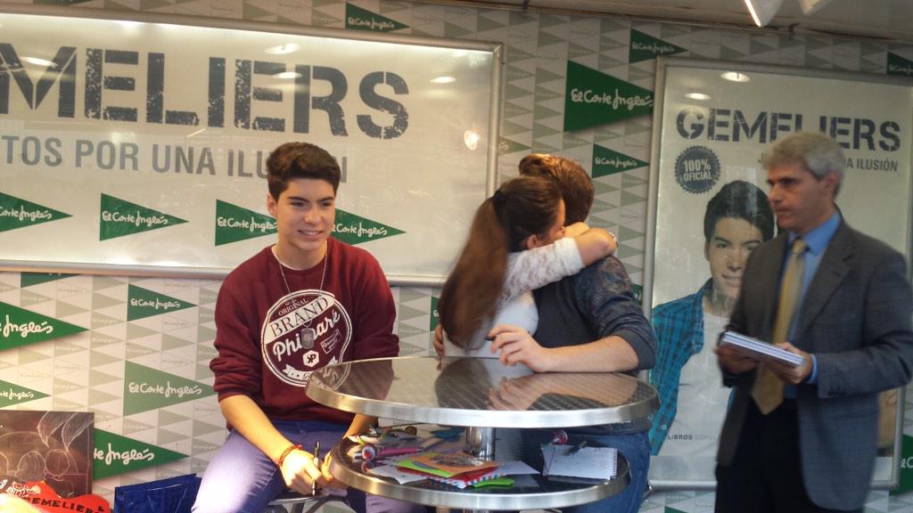 andreaizfe's tweet photo. Y aquí sigo yo, echándote de menos, haciéndome a la idea, para no perderte por momentos @_jesus_OM @DanieloviedoM http://t.co/ia3qPWAftr