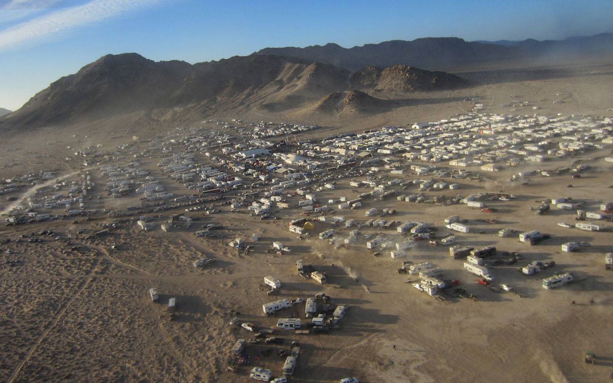 G2Axle's tweet photo. We're here! Let's get this party started! @KingoftheHammer #koh2015 #g2axle @procompusa @smittybiltusa @Ultra4Racing http://t.co/udJSeKyJpF
