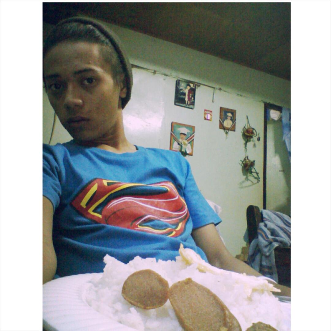 JustSomeGeezer's tweet photo. Breakfast in Sofa. #atthemoment http://t.co/wSHnkC4rs4