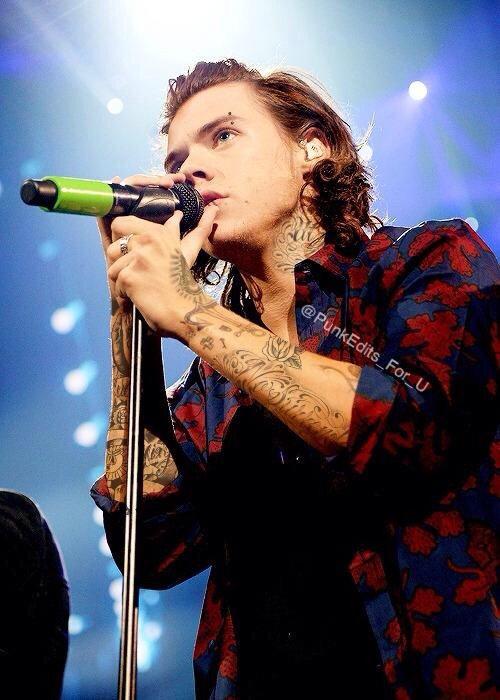 the stage is where I belong.. 😌🎤-E