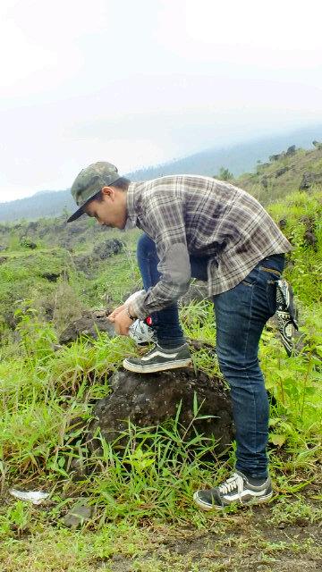 pagi2 kalian riweuh ini itu takut kesiangan sekolah,kalo pengangguran riweuh nyari kopi dan roko,selamat pagi :) :*