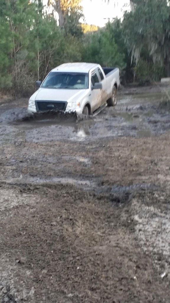 HerouxM25's tweet image. Had a lil fun in my 2wd #Ford #NotStuck