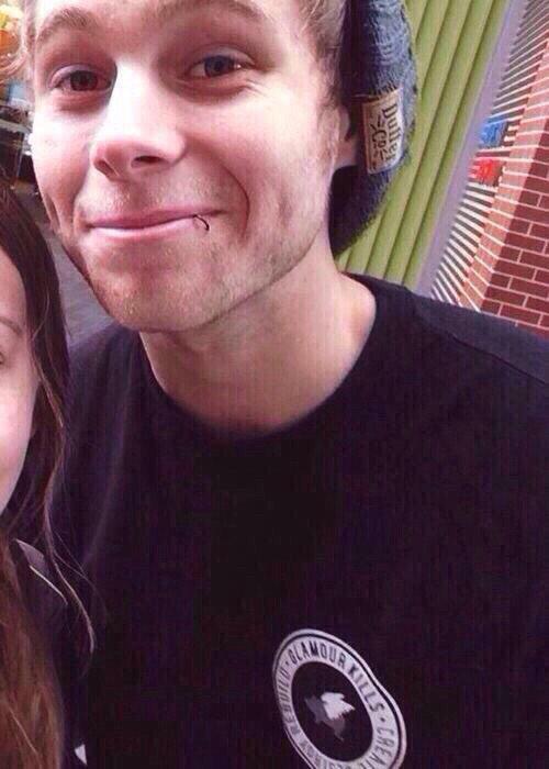 im jasper and i like bands, food, and i might like you. rt?