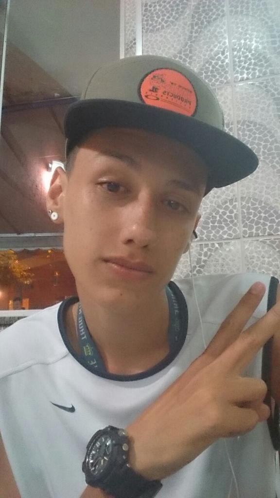 Macarrao_22's tweet photo. Daqui to suave, bem suave ✌🚫🌊🍁 #FastChicken http://t.co/mzQ0FSCUYd