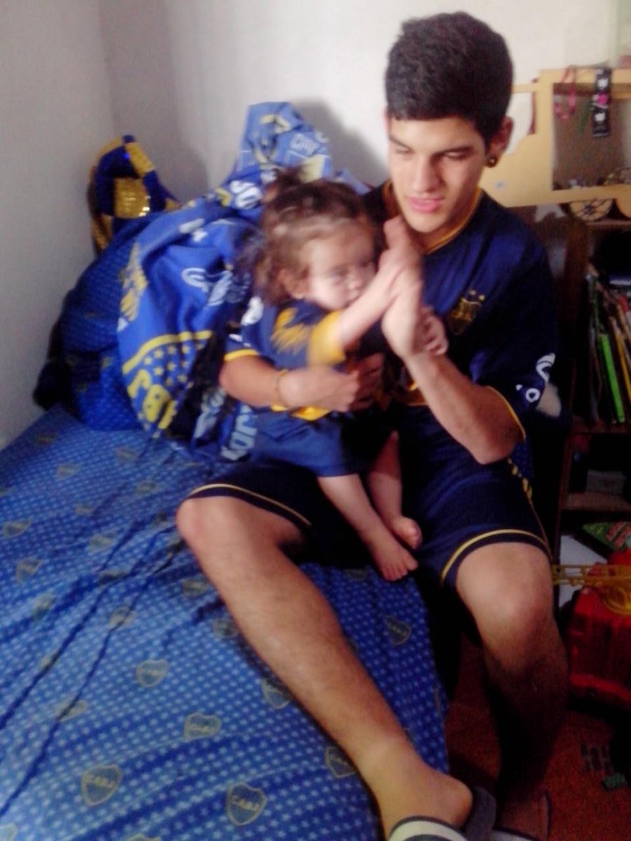 leandroadrian7's tweet photo. Choque los 5! Jaja #5comentario http://t.co/KrbxTxsg5Y
