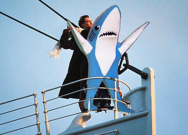 LeftSharkHero's tweet photo. #leftshark http://t.co/j9suOVS9ef