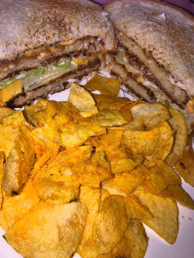 Shorty_DaSavage's tweet photo. Made bae @TA_Got_em a home made chicken sandwich 😋 http://t.co/bH7wakmTvk