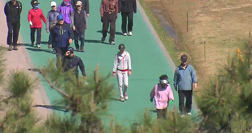 오?!!~RT <a href="/SBS8news/">SBS 뉴스</a>: 과도한 조깅은 달리기를 전혀 하지 않는 것만큼이나 건강에 해롭다고 영국 BBC가 연구논문을 인용해 보도했습니다. news.sbs.co.kr/news/endPage.d…