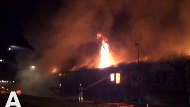 Ajaxshowtimecom's tweet image. Supportershome volledig verwoest na brand : bit.ly/1t4xcrK #ajaxshowtime #ajax