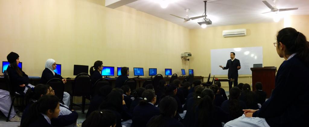 PITBIncubation's tweet image. Nabeel A. Qadeer highlighting prominent entrepreneurs  of Pakistan 
#schooldrive #lgs #promotingentrepreneurship