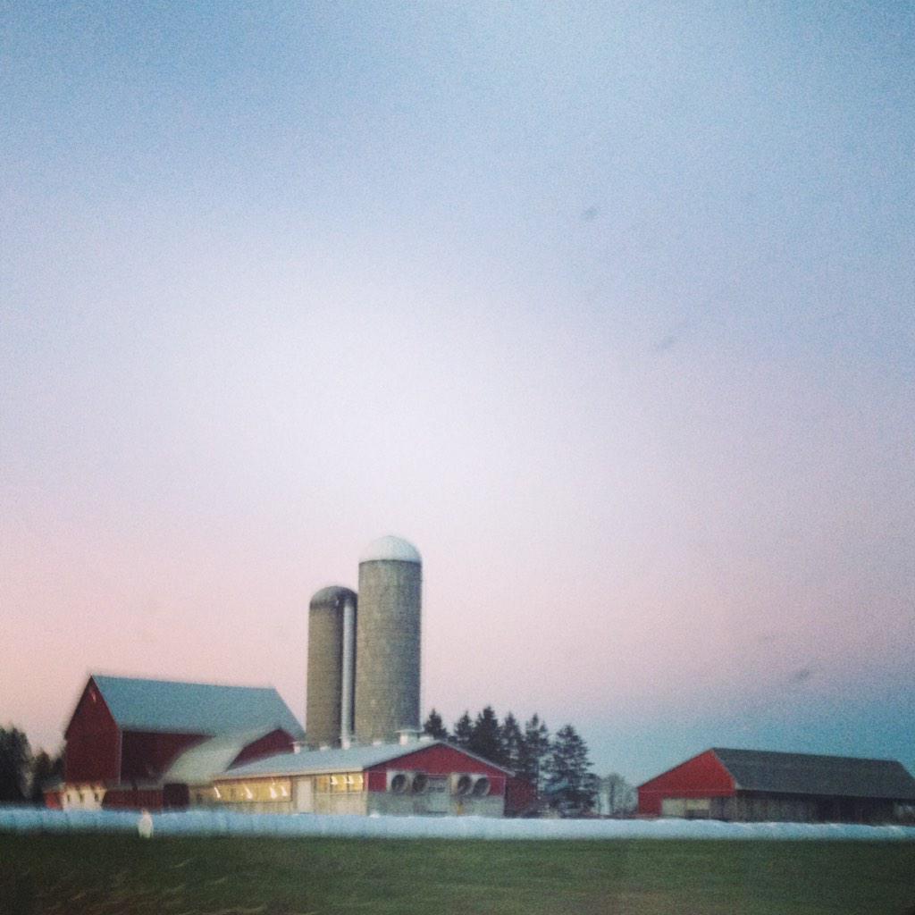 underwood__k's tweet photo. A place where there are no streetlights or the constant sounds of traffic. This is home #farm365 #agmorethanever http://t.co/9HiQuM9mMn