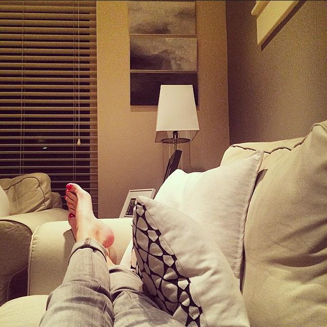 Carina_HW's tweet photo. Current Mood... #passtheremote #takeoutplease http://t.co/V0nKOreEs5