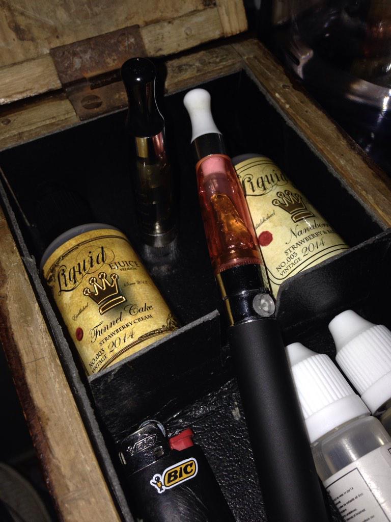 LoverVape's tweet photo. Traded a few ML of ejuice for a pink clearomizer tank, probably best trade of my life so far http://t.co/oEuJr4nzgA