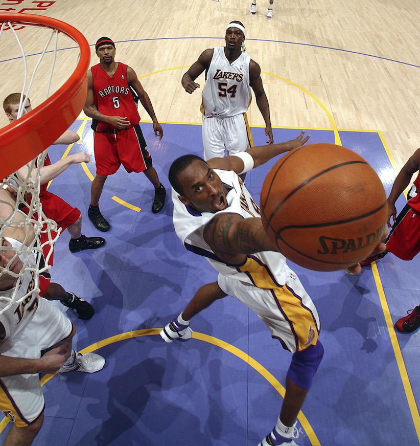 BleacherReport's tweet photo. #TBT VIDEO: Nine years ago today, Kobe Bryant dropped 81 points on the Raptors http://t.co/bChaTVGHUp http://t.co/R0iddhgsNp
