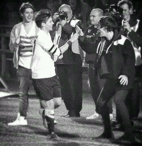 OMG they look so damn happy 👬😍🙆