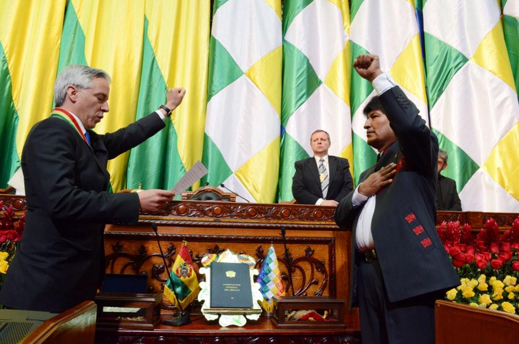 DavilaTorrez's tweet photo. Posesión Presidente #Evo: Un día vamos a volver al Océano Pacífico con soberanía. Foto: J. Lirauze http://t.co/phXCpzFt5Z