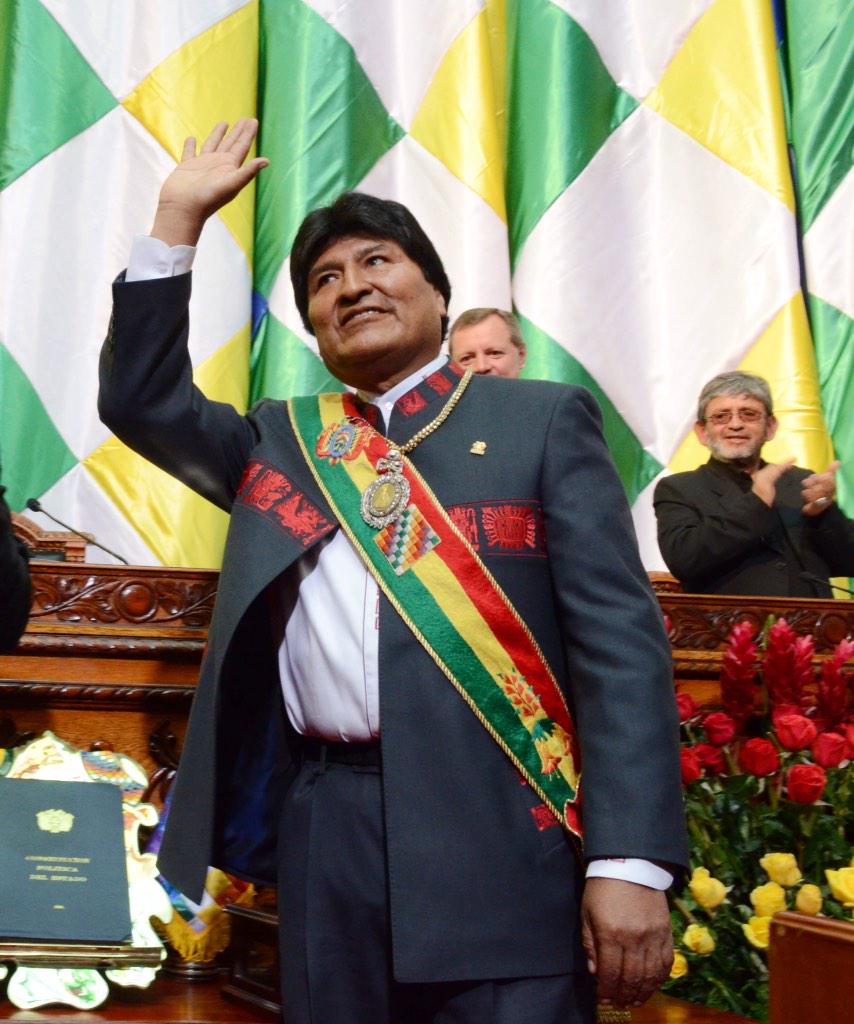 DavilaTorrez's tweet photo. Posesión Presidente #Evo: Un día vamos a volver al Océano Pacífico con soberanía. Foto: J. Lirauze http://t.co/phXCpzFt5Z