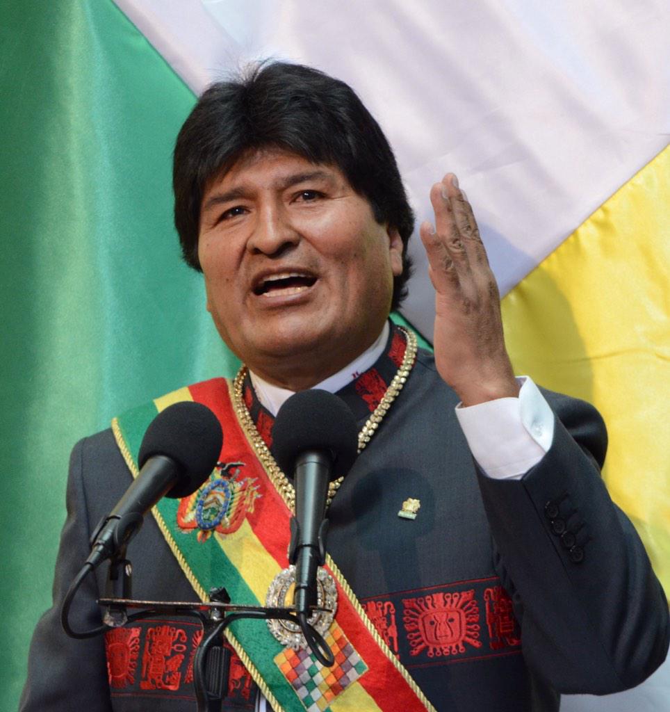 DavilaTorrez's tweet photo. Posesión Presidente #Evo: Un día vamos a volver al Océano Pacífico con soberanía. Foto: J. Lirauze http://t.co/phXCpzFt5Z