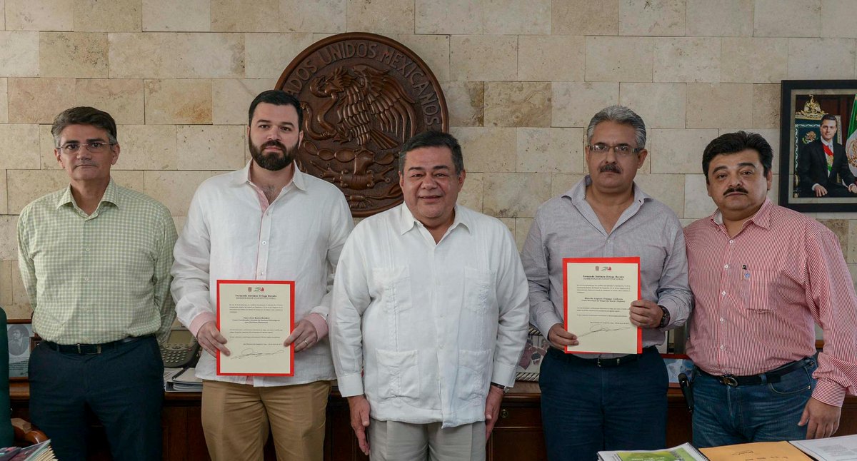 ferortegab's tweet photo. “@laRepublica_p: http://t.co/SeN9OO1uWB Nombran a nuevo titular de @SEDESORE y
al Enlace Gobierno del Estado-Pemex  http://t.co/knMh53QlCr”