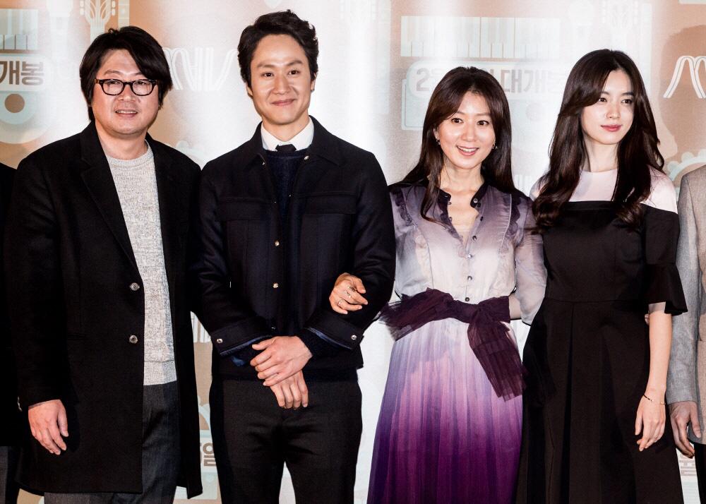 영화 <#쎄시봉> 드디어 베일벗다. 보는 재미, 듣는 즐거움, 애틋한 감성까지! 2015년 오감만족 영화의 탄생! http://goo.gl/P9m1iS #김윤석 #정우 #김희애...