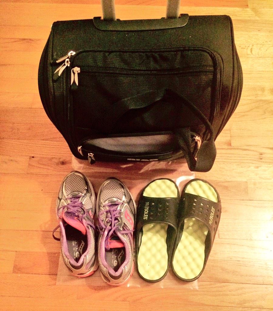 Ready to head down to <a href="/RunMiami/">Miami Marathon</a>! #MiamiFamous #MiamiMarathon2015 #teamfriendship #motherrunner #frumfitness