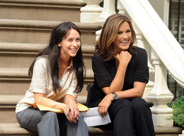 Jennifer Love Hewitt and Mariska Hargitay on the set of LAW AND ORDER: SVU  2010.  Happy birthday Miss Hargitay. 