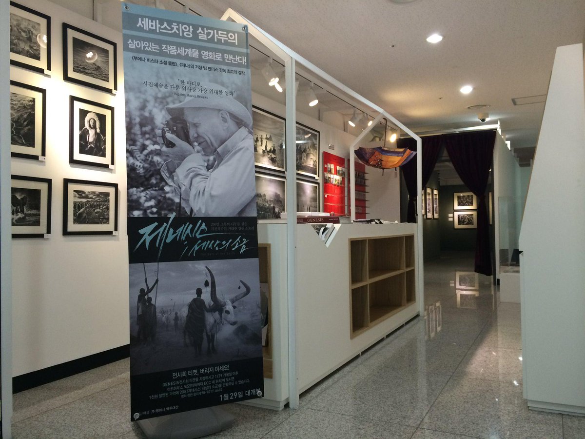 ★GENESIS 한국 전시 보고, 제네시스:세상의 소금 보러 가자! 1. 전시장에서 이 X배너와 인증샷을 찍어 SNS에 올리고.. 2. 본 게시글을 공유하시면 추첨을...