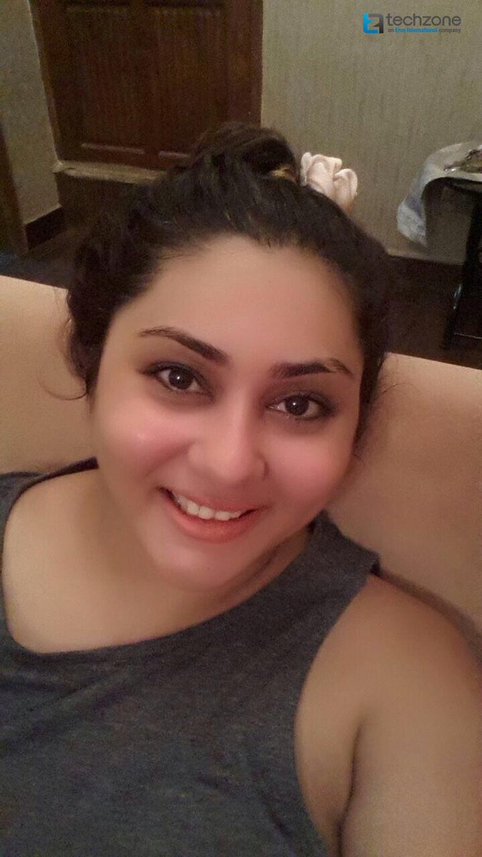 v_namitha's tweet photo. Absolute Yoga glow I have on ma face. Not a trace of make up besides lip balm for all those who thought I use make up http://t.co/0gTFHEsuTC