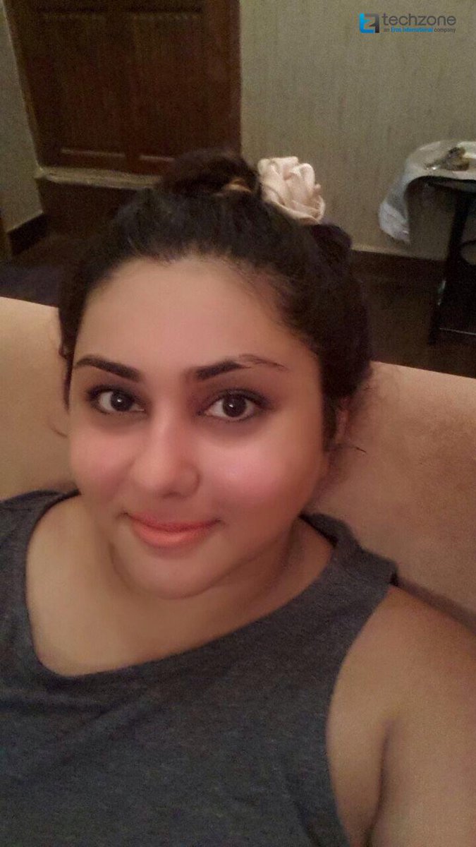 v_namitha's tweet photo. Absolute Yoga glow I have on ma face. Not a trace of make up besides lip balm for all those who thought I use make up http://t.co/0gTFHEsuTC