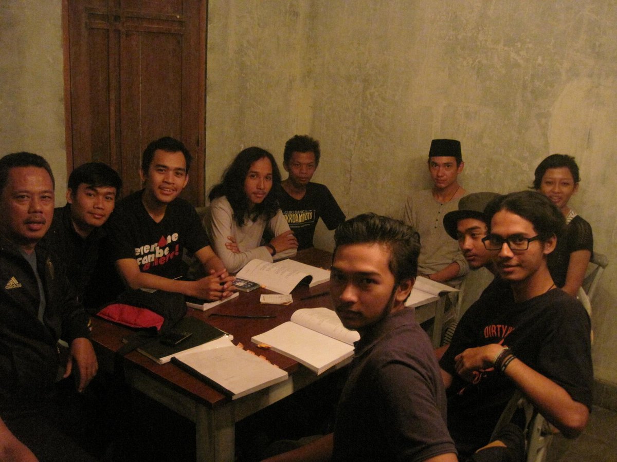 Adipati Dolken di Indiecology nihh :)