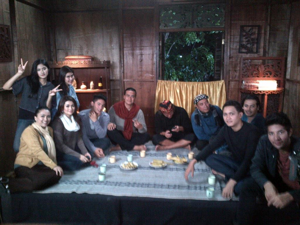 innndah's tweet photo. Iya kakak aku pasti nonton :* RT @sam_zylgwyn: 7 MANUSIA HARIMAU tayang lebih awal,pukul 19:00 di RCTI http://t.co/VDmCUYEbXE"