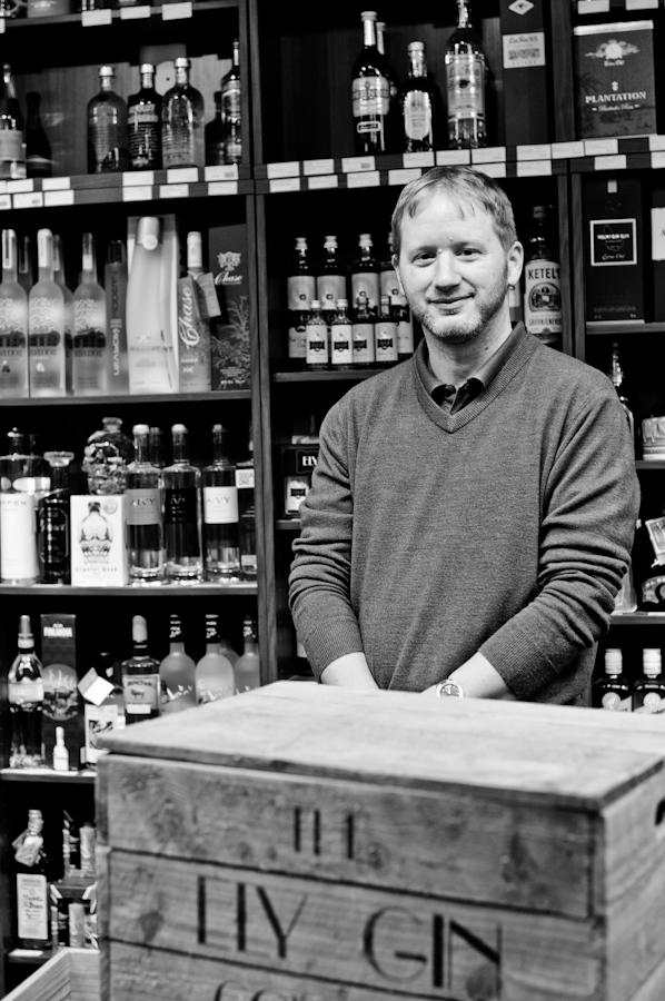 ElyGinCo's tweet photo. Boxes everywhere! Must be Friday! The director will be serving the #gintasters on Saturday  @visitely #market #Ely! http://t.co/Cya93djwS1