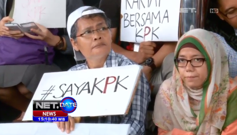 OfficialNETNews's tweet photo. Dukungan masyarakat terhadap KPK terkait kasus penangkapan wakil ketua KPK #BreakingNews_NET http://t.co/UyrzXvXTT0