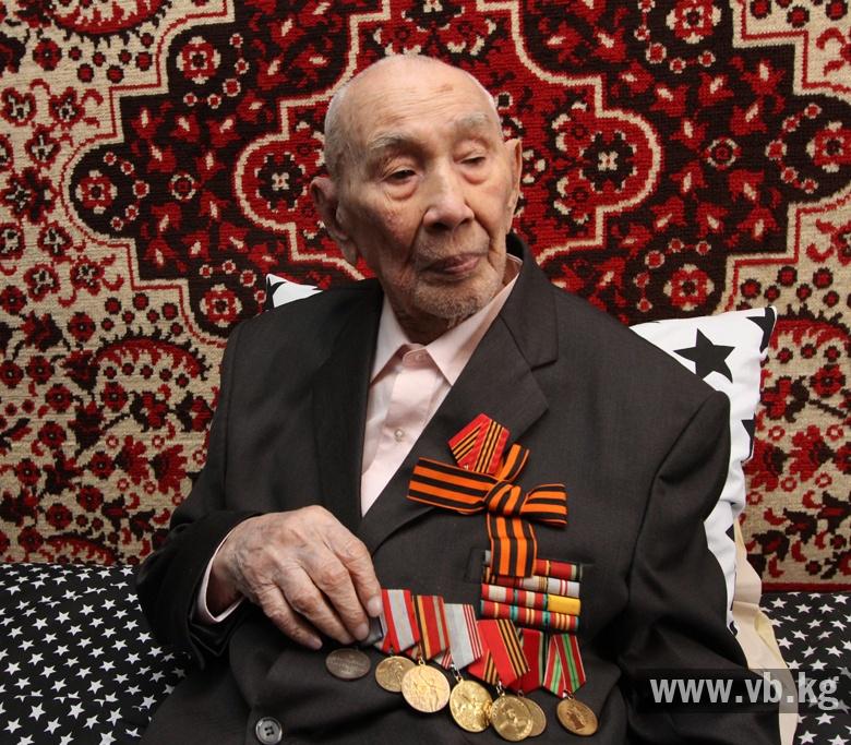 kaktus__media's tweet photo. #фото Ветеран ВОВ и железной дороги Насар Алишев отметил 100-летие http://t.co/6IBv5zyQYh http://t.co/wJgHWfleEK