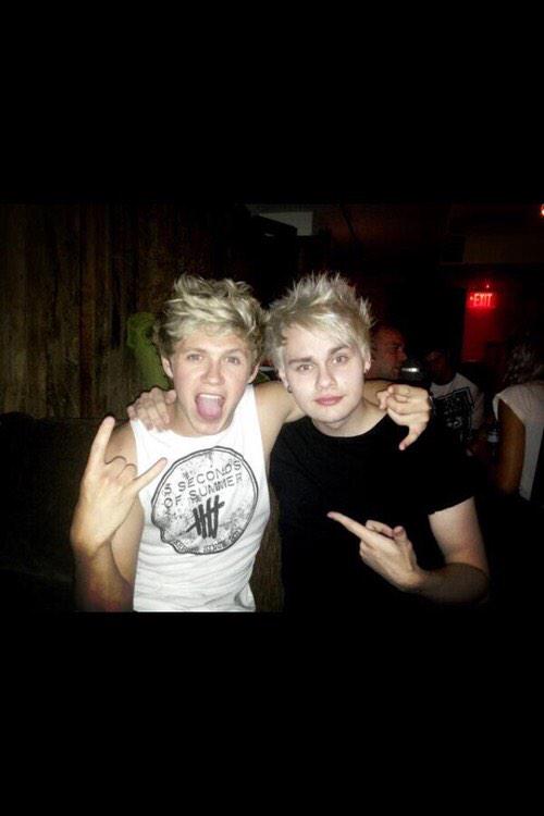 NixallHxran's tweet photo. Bro! @Miohael5SOS http://t.co/SUPzyUbtsA