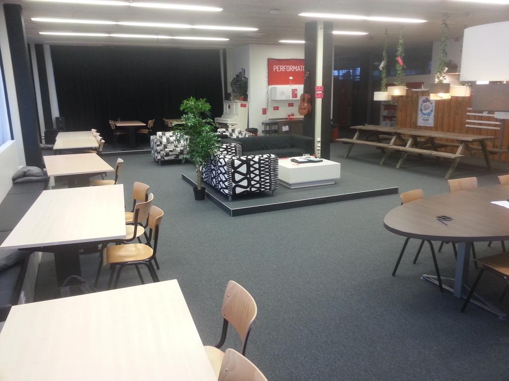 Boethavenaar's tweet image. @Performatory... 9 AM... friday morning... #perfectstudyenvironment @LeisureAcademy