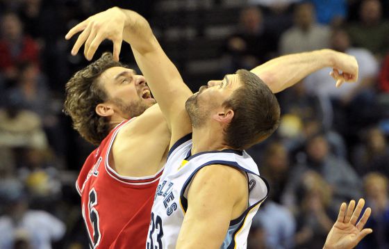 SportSocialClu6's tweet photo. ¡Ya es oficial!
Pau y Marc Gasol logran un hito histórico en la NBA,titulares en #AllStar2015 http://t.co/T6OAYgvVsR http://t.co/dqSiUpoPQu