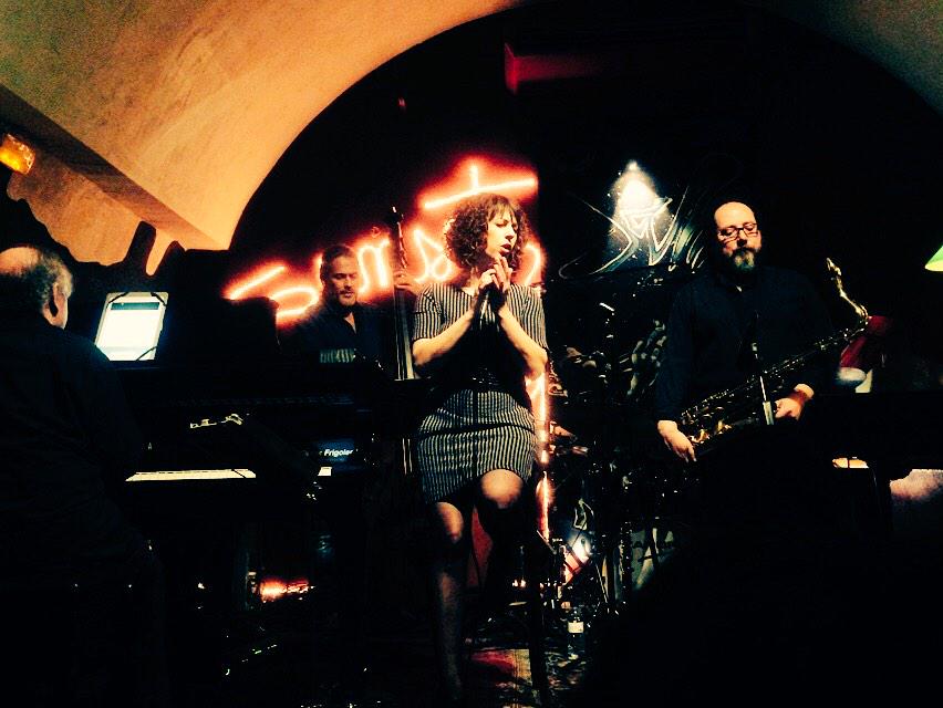 marinakaru's tweet photo. Concierto espectacular de @bourbonsextet en el @sunsetjazzclub ni os quedéis con las ganas, podéis verles hoy también http://t.co/v9GacY2pOv