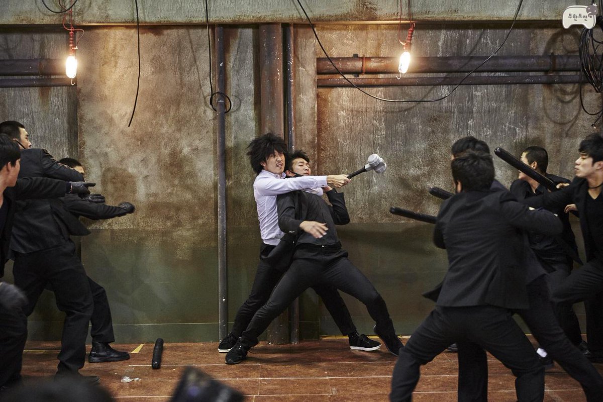 realmudo's tweet photo. 10년 묵은 야수 본능 뽐내는 다섯 멤버들의 액션 초행길!
<올드보이>,<신세계>의 명장면을 180도 바꿔 놓은 기상천외 액션!
Ready~ Action!  ‘나는 액션배우다’ 토요일 저녁 6시 25분! http://t.co/n8a4c8x6aS