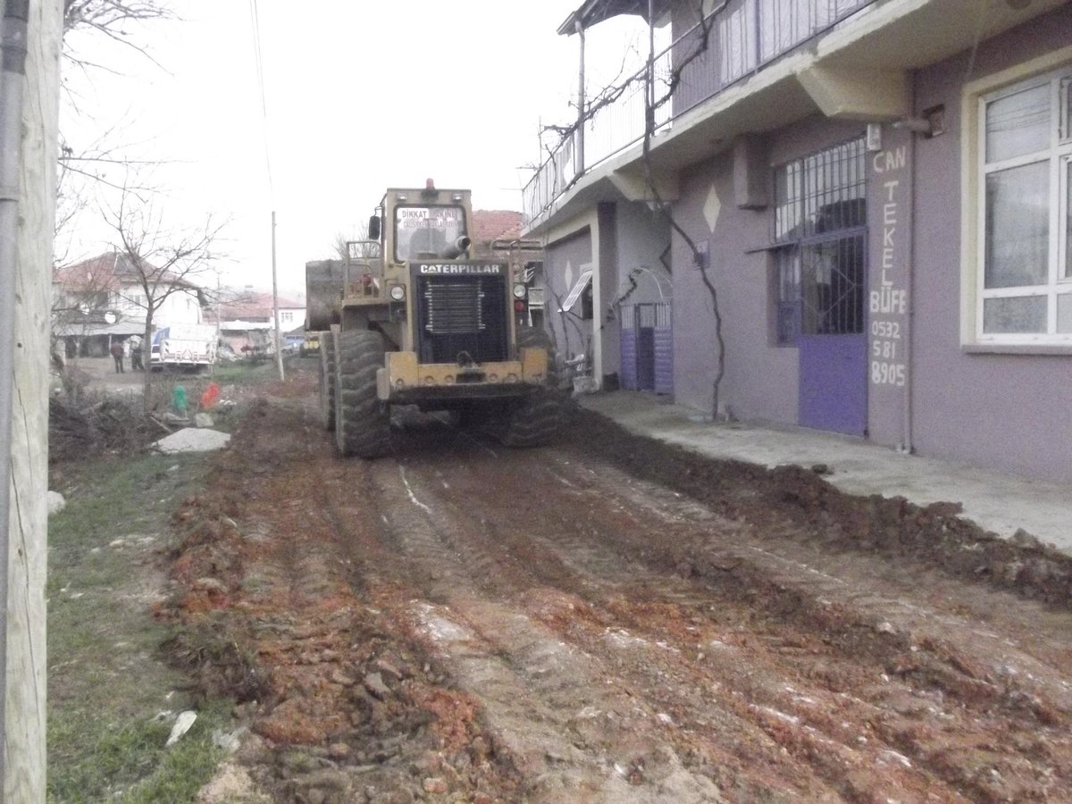 AcipayamB's tweet photo. #çalışanbiracıpayambelediyesi Apa Mahallesi Yok Kaldırma, Kumlama Çalışmaları http://t.co/YH3vW6C8Fj