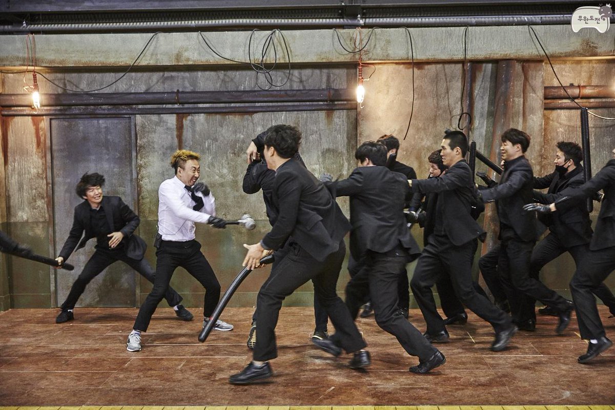 realmudo's tweet photo. 10년 묵은 야수 본능 뽐내는 다섯 멤버들의 액션 초행길!
<올드보이>,<신세계>의 명장면을 180도 바꿔 놓은 기상천외 액션!
Ready~ Action! ‘나는 액션 배우다’ 토요일 저녁 6시 25분! http://t.co/MhJLtjZnhB