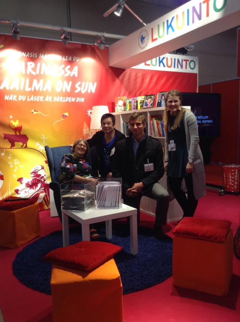lukuinto's tweet photo. #Educa2015 #messukeskus #lukuinto #läslust #lohkanmiella #olohuone + @AleksiDelik, Siri Kolu &amp; Agneta Möller-Salmela http://t.co/vVAlDjBIjo