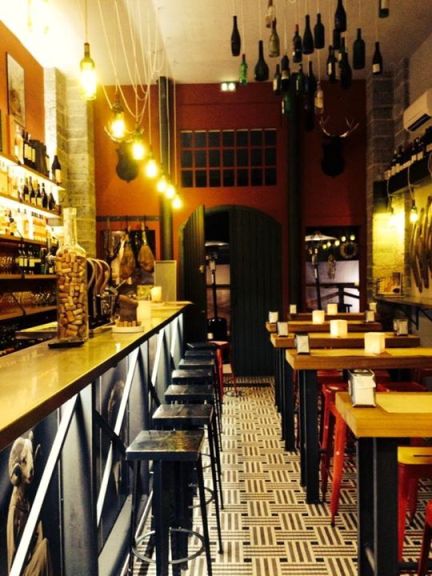 HelloQuitX_2025's tweet photo. #cityguide à #biarritz : les @Contrebandiers_ à découvrir au plus vite http://t.co/SRl2p58C6T #cave #igers64 #food http://t.co/1mlrtD50gC