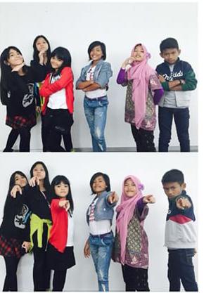 MutiOfc's tweet photo. Hallo @MuversOFC @MuversPalembang sekarang dde @muti_academia lagi berkumpul loh sama anak2 @LaAcademiaJrID :D http://t.co/DGBerKCfy2