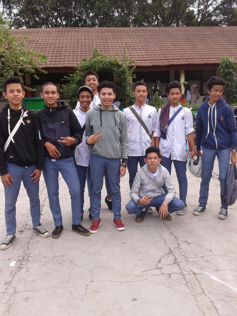 2017Petrol's tweet photo. Pagi ceria http://t.co/VCbkPppGYL