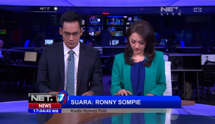 OfficialNETNews's tweet photo. Live phone Ronny Sompie, 3 alat bukti penangkapan BW, 1. keterangan saksi 2. keterangan 2 ahli 3.dokumen surat #NET17 http://t.co/pO3lMQuKmp