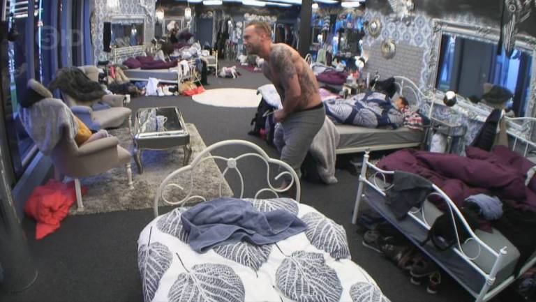 FitFamousMales's tweet photo. Here's a way to get some votes... @CalumBest has a 'glorious' morning in the #CBB House: http://t.co/KC1IbtclU6 http://t.co/Geo0SJ0vET