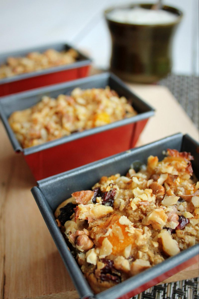 SixOClockShow's tweet photo. Paul of @calsocooks is making Oats-So-Peachy Breakfast Bake for today's #LiveBake! #TV3 http://t.co/eMrxkYxdzt http://t.co/YRhwkNO3qG